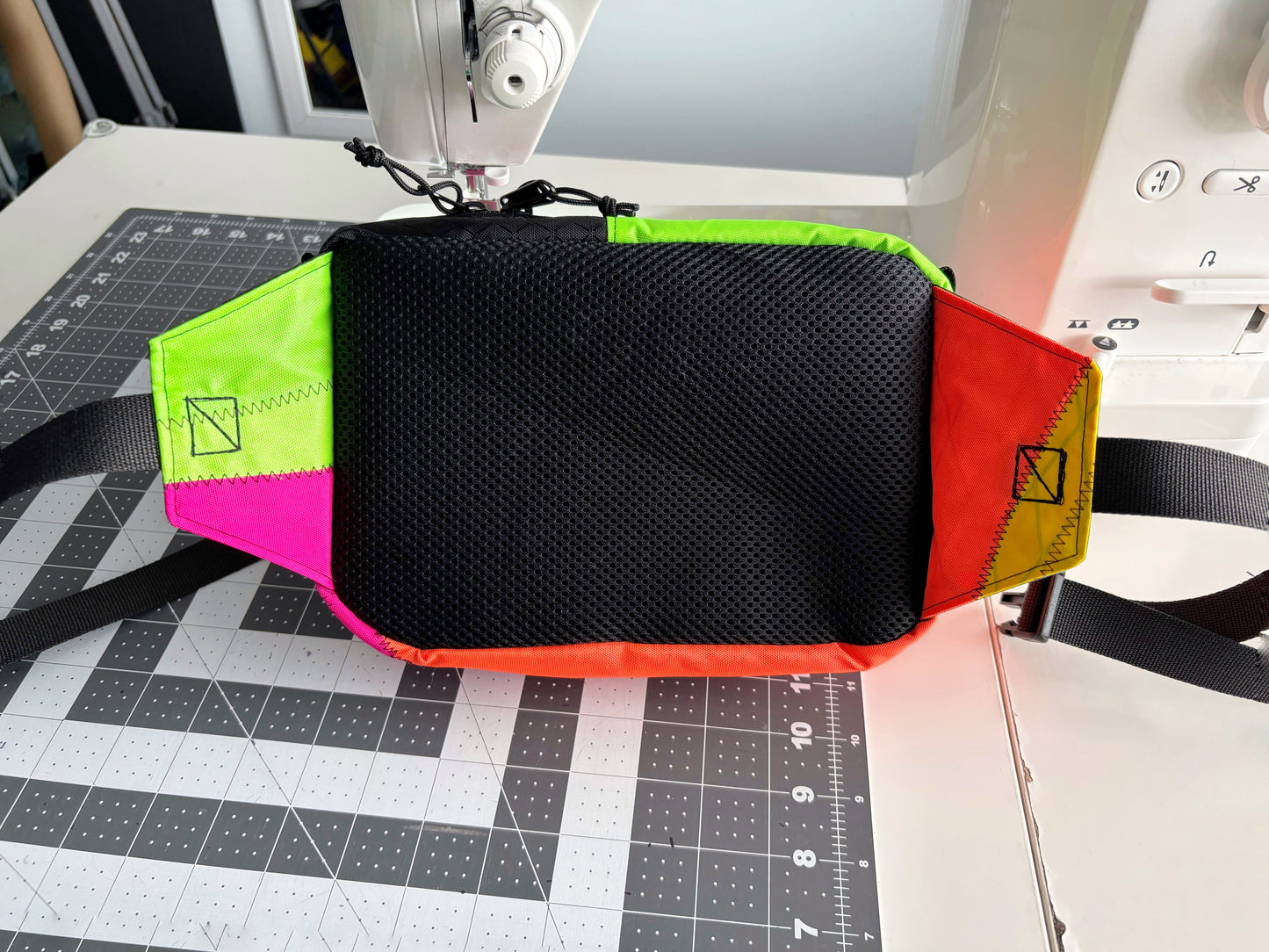 sound and vision bigger belly bag
