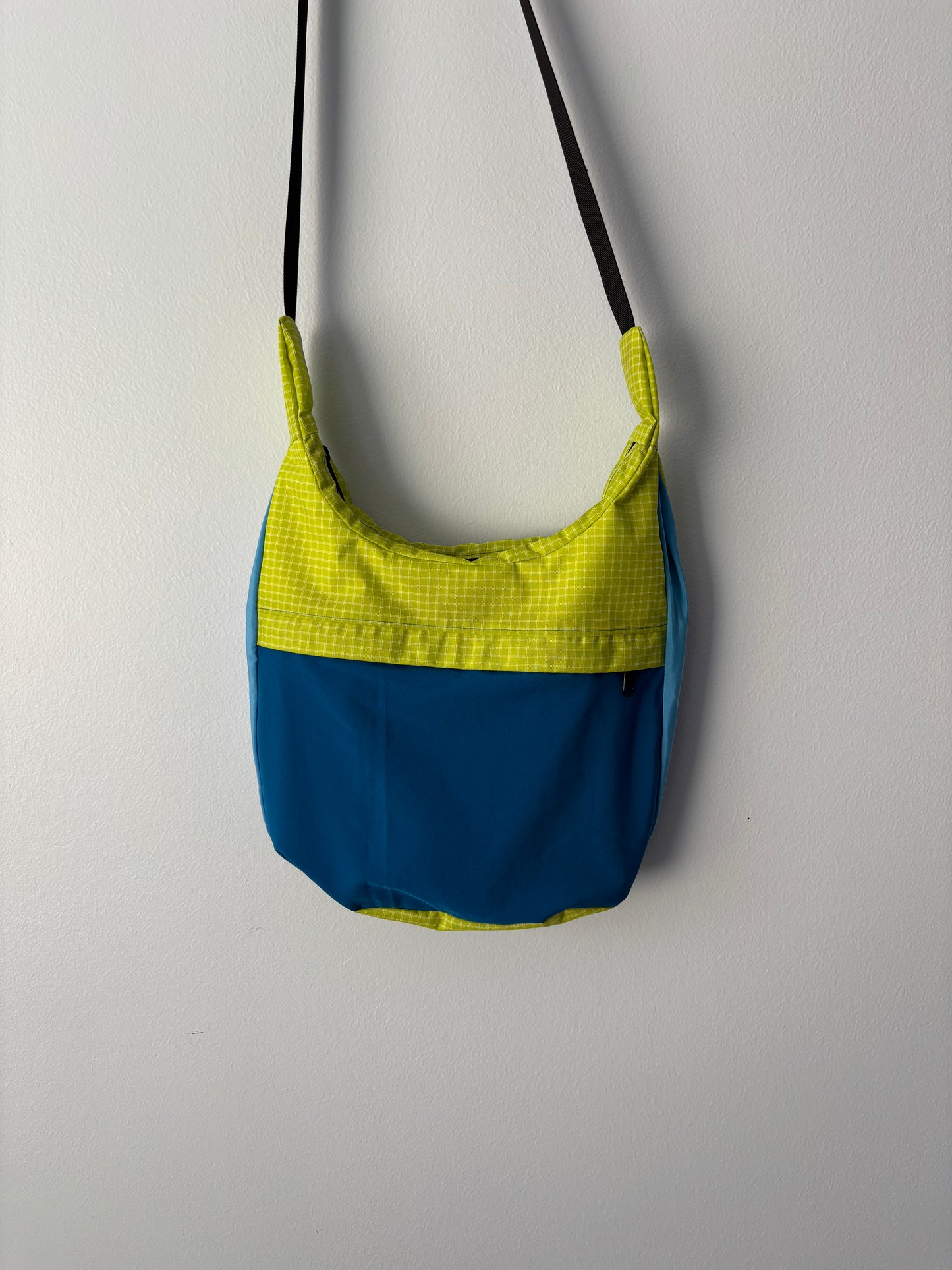 blues crossbody bag