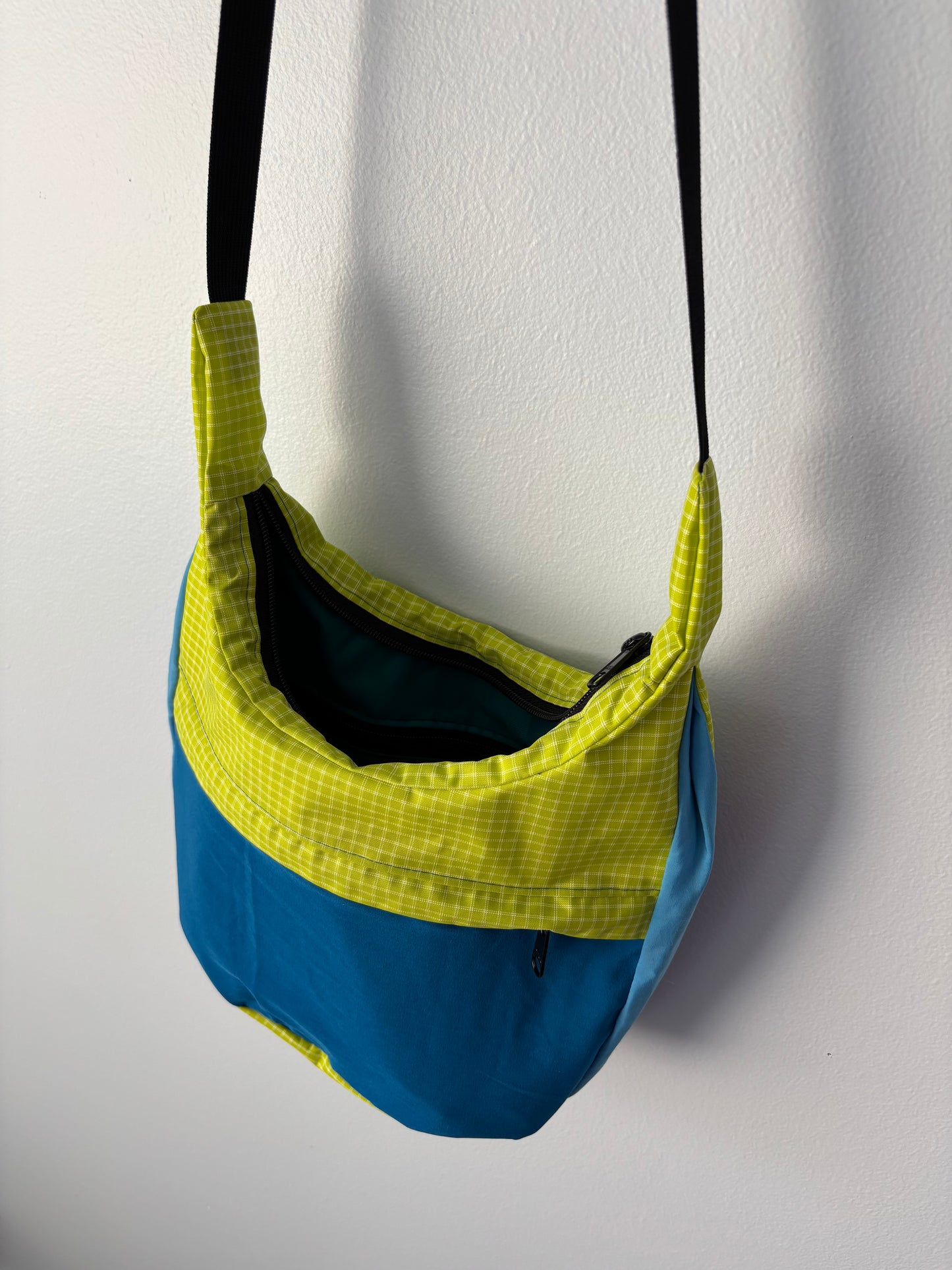 blues crossbody bag